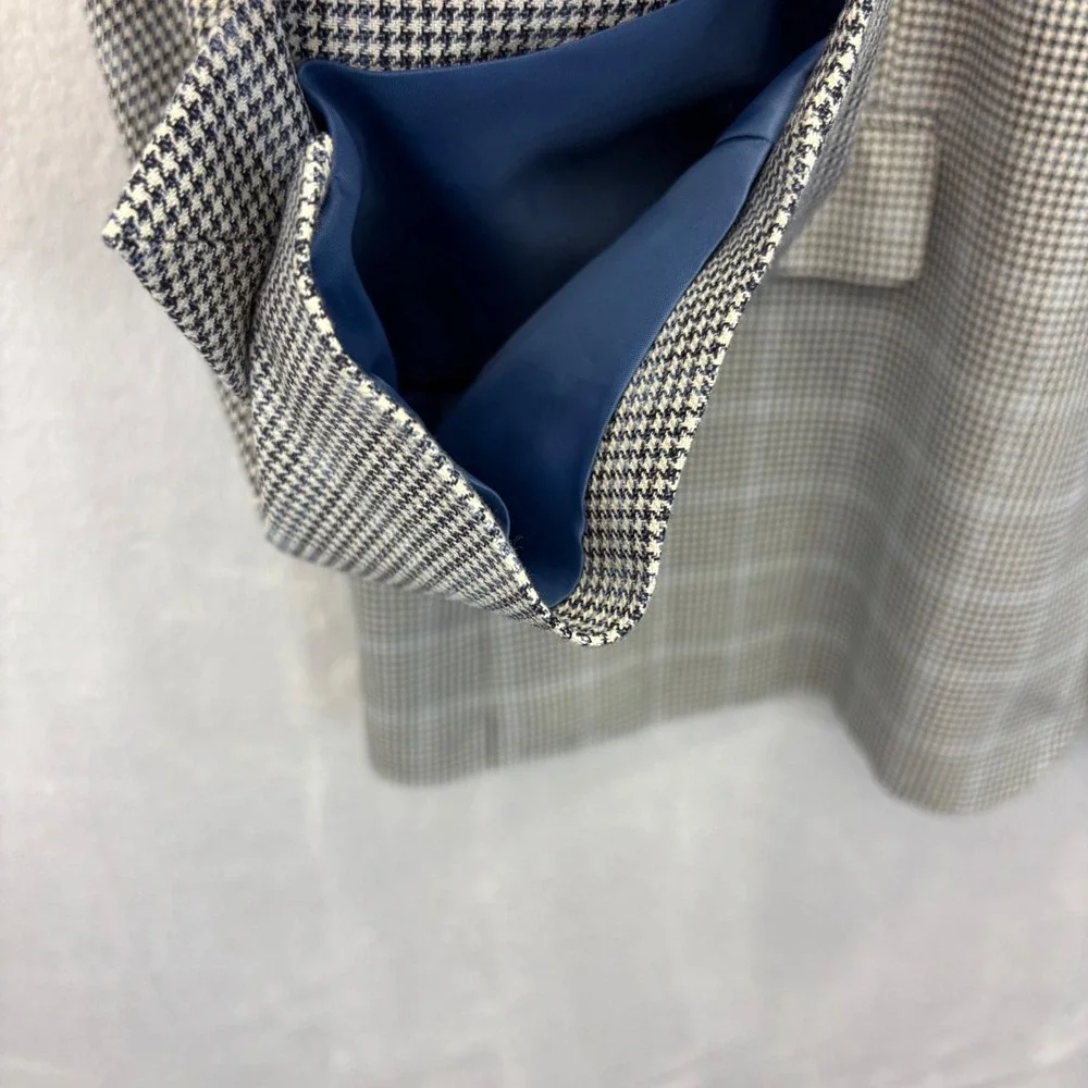 Saddlebred blazer features